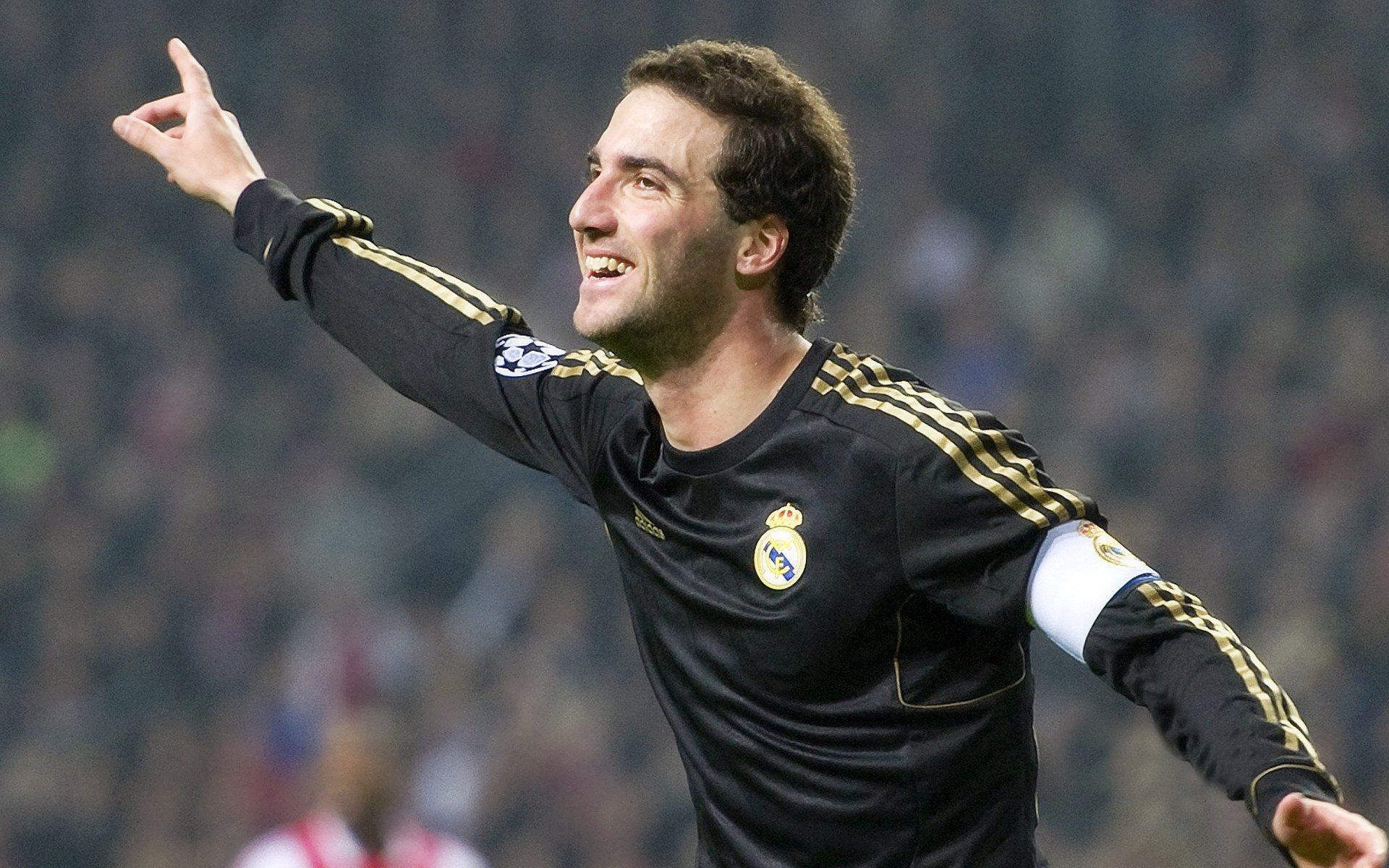 塞维利亚防线遭遇姆巴佩式飓风，当欧陆铁壁遭遇法兰西闪电