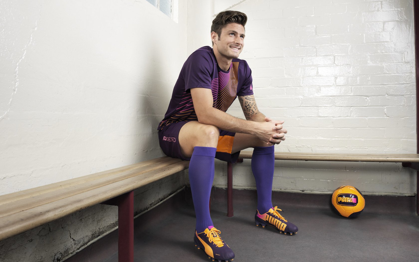 绿茵场上的东决风云，曼联强势攻克银河战舰皇马